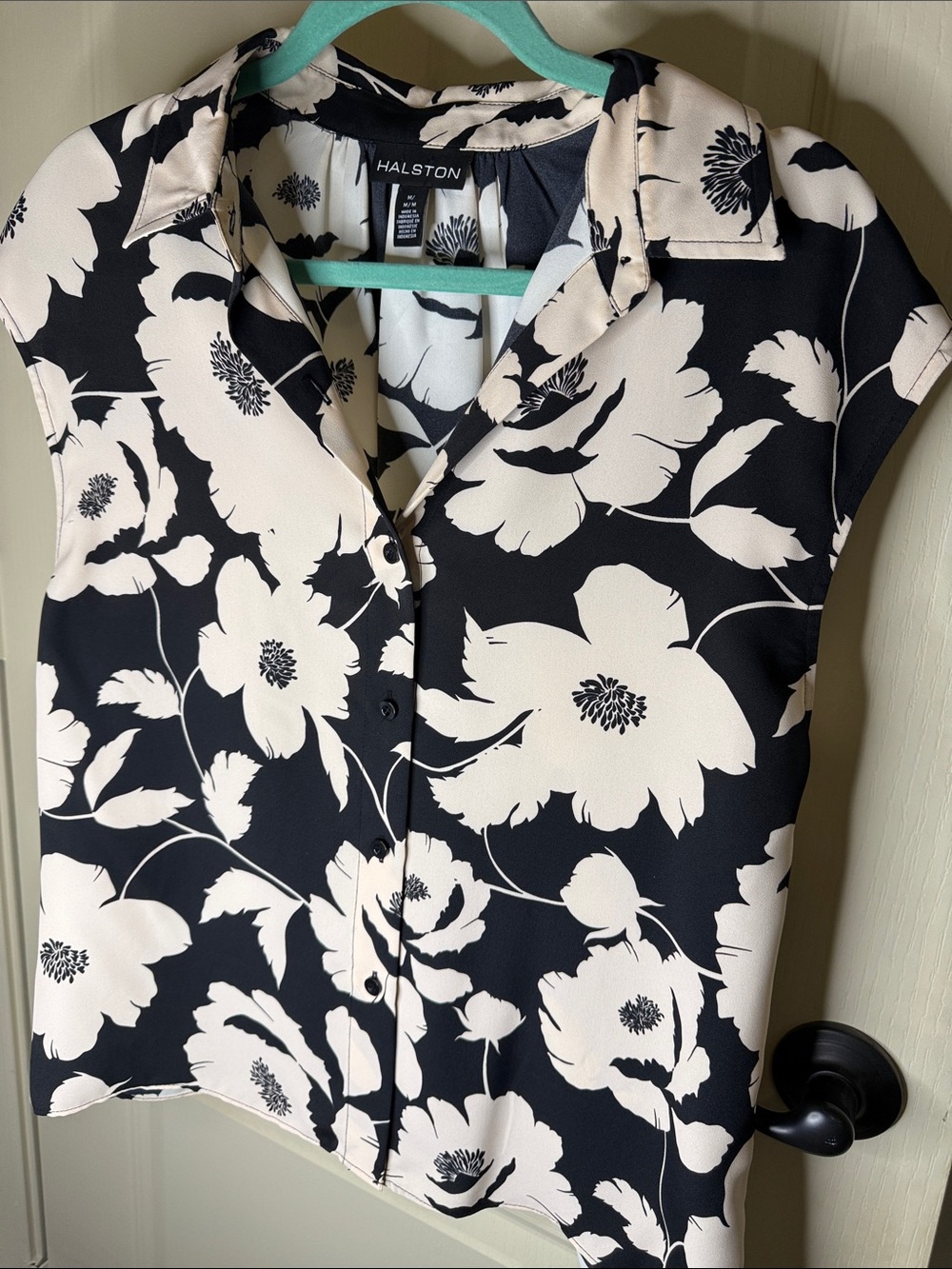 Halston Heritage Black and White Floral Button-Front Cap Sleeve Blouse
